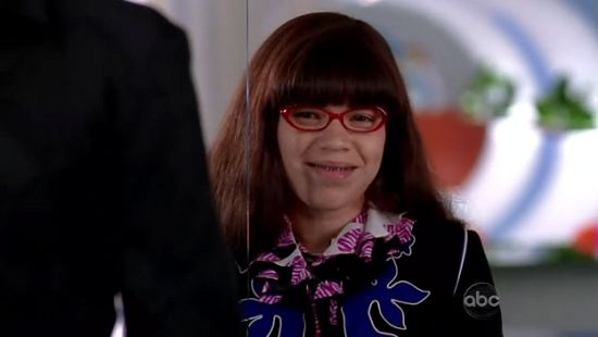 《丑女贝蒂》s3ep08剧评:飓风"来袭"(图)