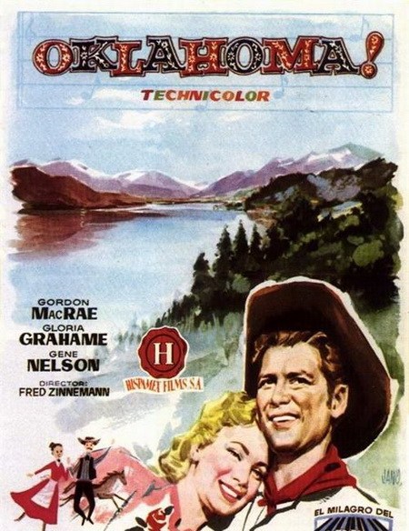 1943年，百老汇叙事音乐剧奠基之作《俄克拉荷马》以一首乡土味十足的开场曲《多么美丽的早晨》掀开美国叙事