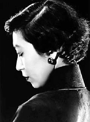《色，戒》里展示了汤唯的身体，讲述了郑苹如的故事，演绎的却是张爱玲对胡兰成的感情
