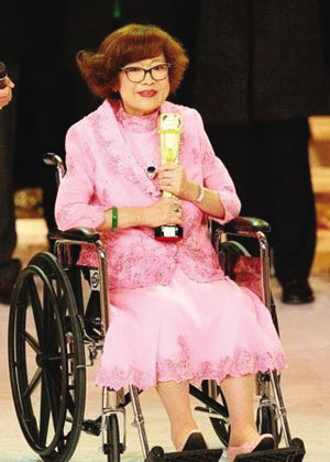 沈殿霞去年获颁TVB万千星辉演艺大奖