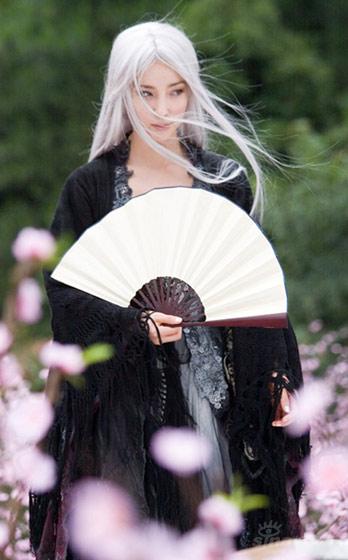 白发魔女飞身桃花之巅