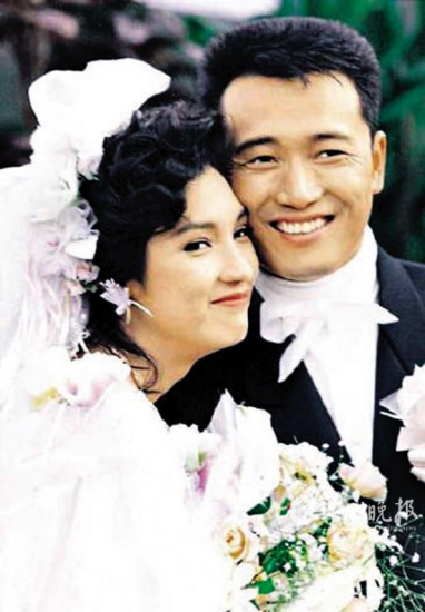 苗侨伟戚美珍结婚照