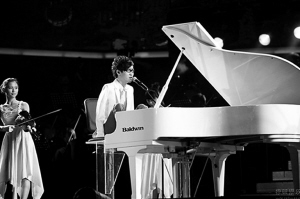 刘伟几无悬念地在决赛中胜出，成为首位“中国达人”（资料图片）