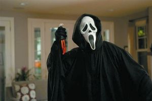 11年后,那个熟悉的戴着白色骷髅面具的杀手又一次回归到观众面前.