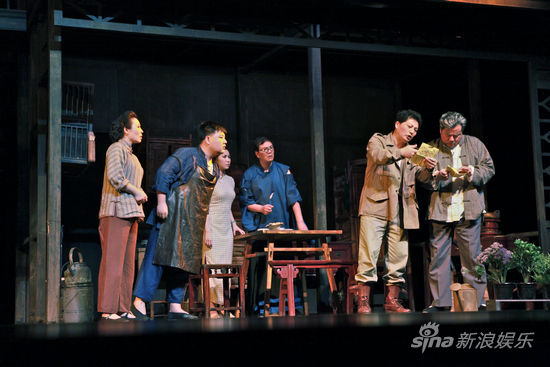 滑稽戏《乌鸦与麻雀》