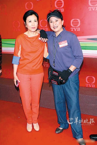 汪明荃和黄淑仪（右）在《巴不得妈妈》记者会上笑脸迎人