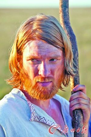 裘德·洛演阴郁前夫