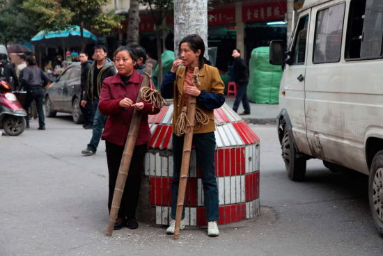 颜丙燕担任主角