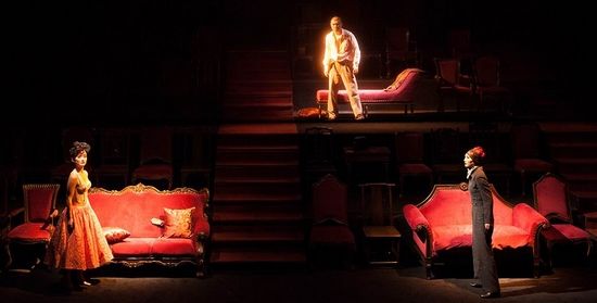 《禁闭》舞台精巧