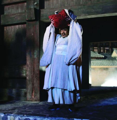 《赵氏孤儿案》中程婴献子片段的剧照