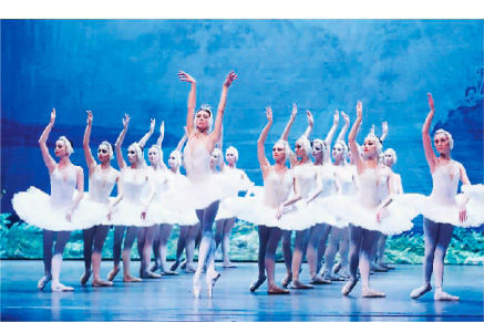 《天鹅湖》借“天鹅”形象寄寓高洁、孤傲、冷艳得近乎忧郁的灵魂 
