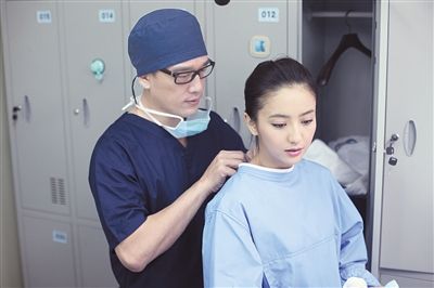 王耀庆和佟丽娅戏里的情感交流都和产科相关，不会产生脱跳感