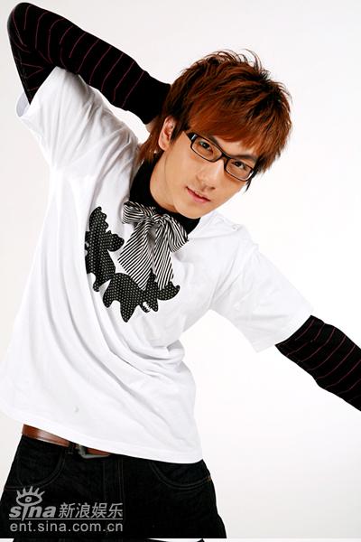 资料图片:绝对男生全国20强阳光定妆照-黄键