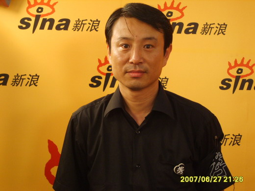 侯老师一直关心慈善对艺术对观众一丝不苟