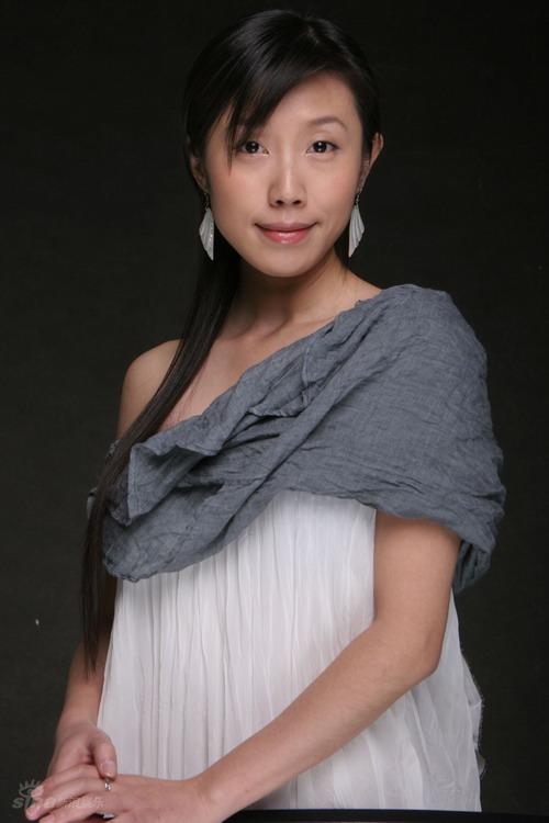 资料图片:胡靖钒精美写真--恬淡笑容