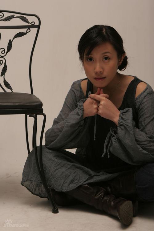 资料图片:胡靖钒精美写真--若有所思