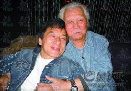 成龙与父亲感情深