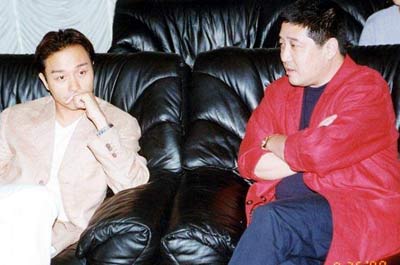 资料图片:与名导的合作瞬间-与叶大鹰