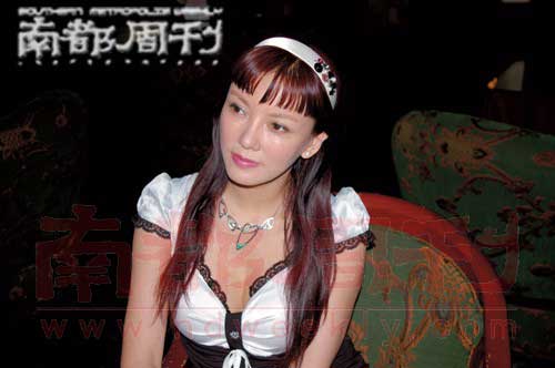 在接受本报记者专访时，彭丹依然有“八字豪乳”。