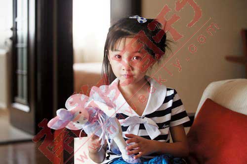 今年9岁的林妙可是学校的文艺骨干。