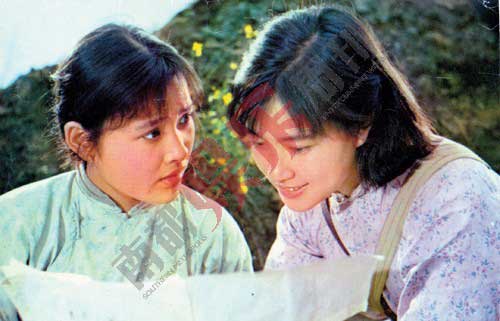 当年《小花》集中了当时内地最美丽的两位女星，一个是陈冲，一个是刘晓庆