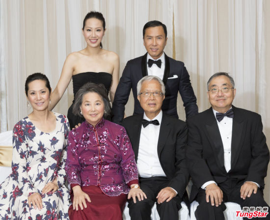 甄子丹夫妇与父母