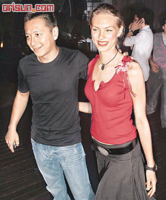 杨其龙生日愿望是快点结婚 生日礼物收石头(图)