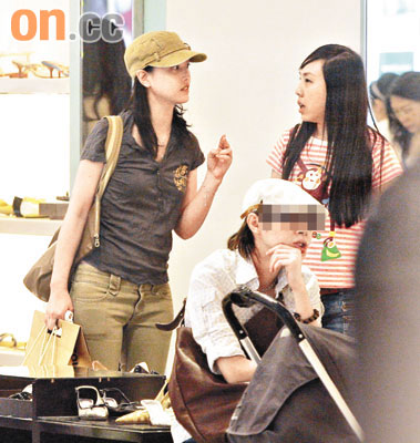 发福不少的海味专心购物，但最后空手而回。