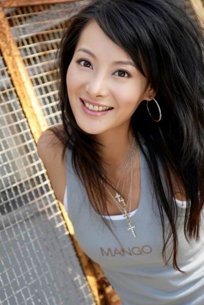 "80后"演员朱虹宣言:我是美女我怕谁?(图)