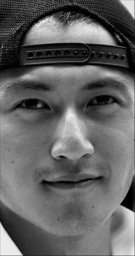 谢霆锋专访谁碰到我孩子就让谁摔下楼梯图