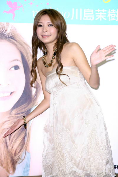 makiyo赴美183天出书 男友milton亲挑泳装照