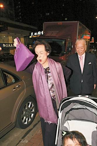 许晋亨全家过节不见李嘉欣嘉亨恋情势告急图