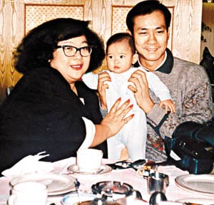 欣宜出生8个月后，肥肥秋官宣布离婚。