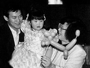 肥姐对女儿欣宜从小就十分疼爱。图为肥姐、秋官和欣宜的合照