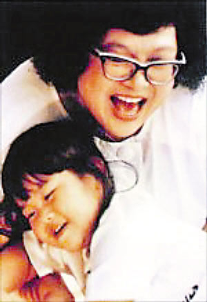 沈殿霞与郑欣宜的合照