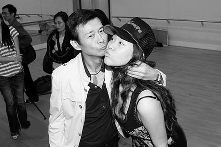 虽然夫妻反目，难挡父女情深