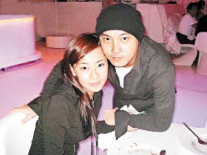 张卫健和张茜努力携手走出阴霾