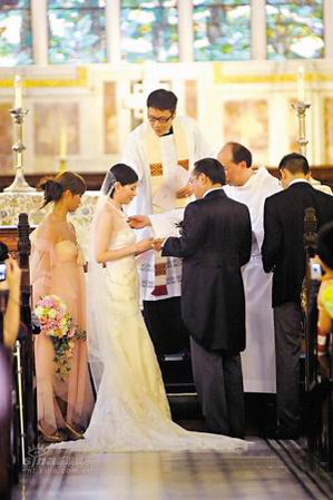 结婚仪式在教堂