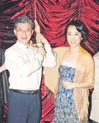 罗康瑞与朱玲玲的恋情渐趋浮面，月前两人高调到上海出席活动。（数据图片）