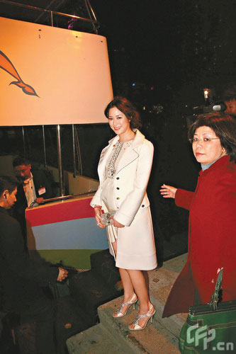 徐子淇怀孕四月踩高跟鞋(图)