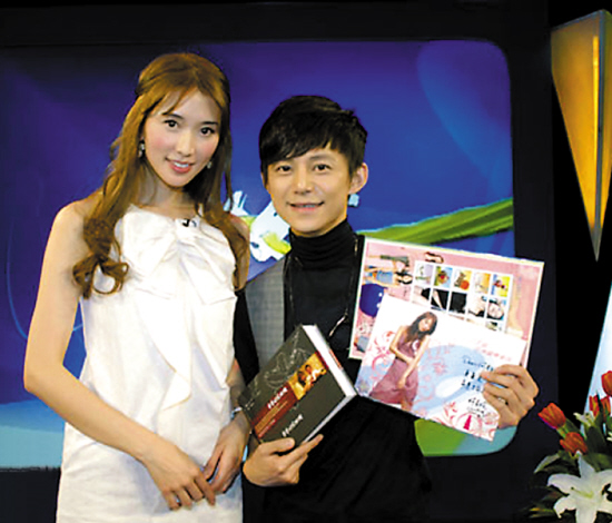 林志玲向主持人何炅（右）敞开心扉