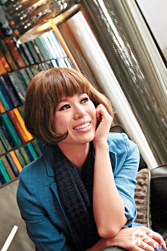 胡杏儿,回望自己在娱乐圈的10年发展,很庆幸自己在拍剧之余,有机会赶
