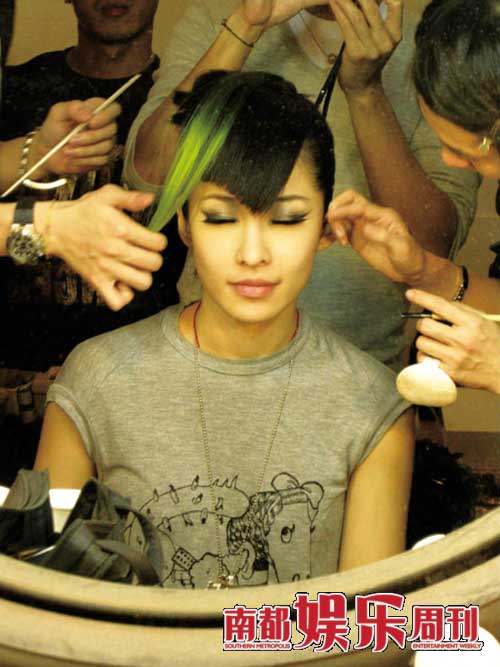 专业彩妆师的眼妆技巧成就“电眼女神”