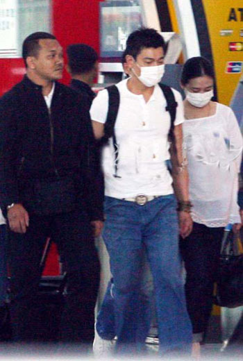 刘德华朱丽倩十指紧扣