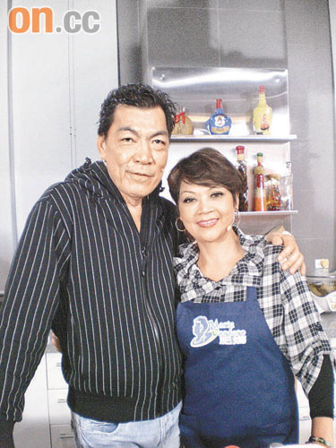 成奎安与肥妈 资料图片