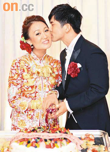 赌王私人看护和男友结婚何家人未到场祝贺 图 手机新浪网