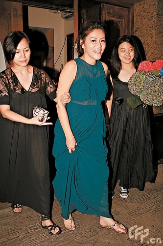 钟镇涛范姜小女儿出生 开心就好无结婚打算(图)