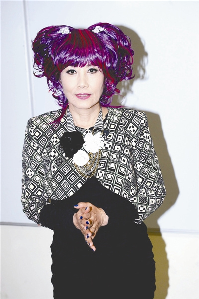 汪明荃老来俏造型夸张示人