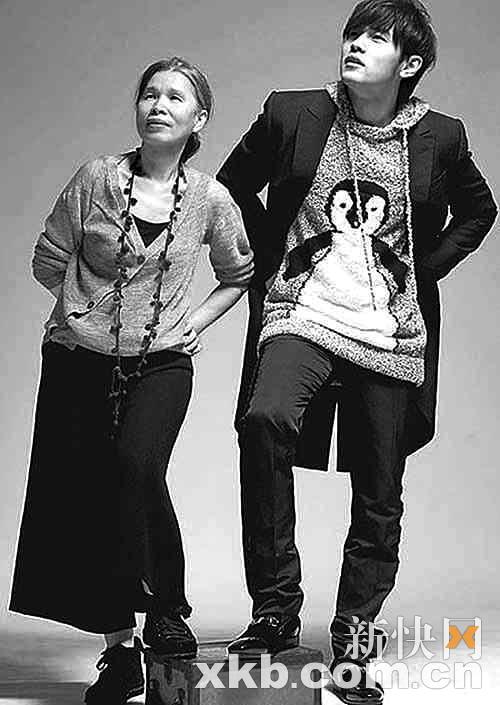 周杰伦(右)与母亲叶惠美