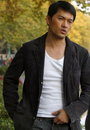 吕良伟出自传。（资料图）